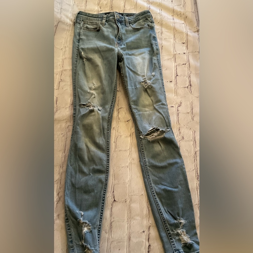 Hollister distressed stretch jean